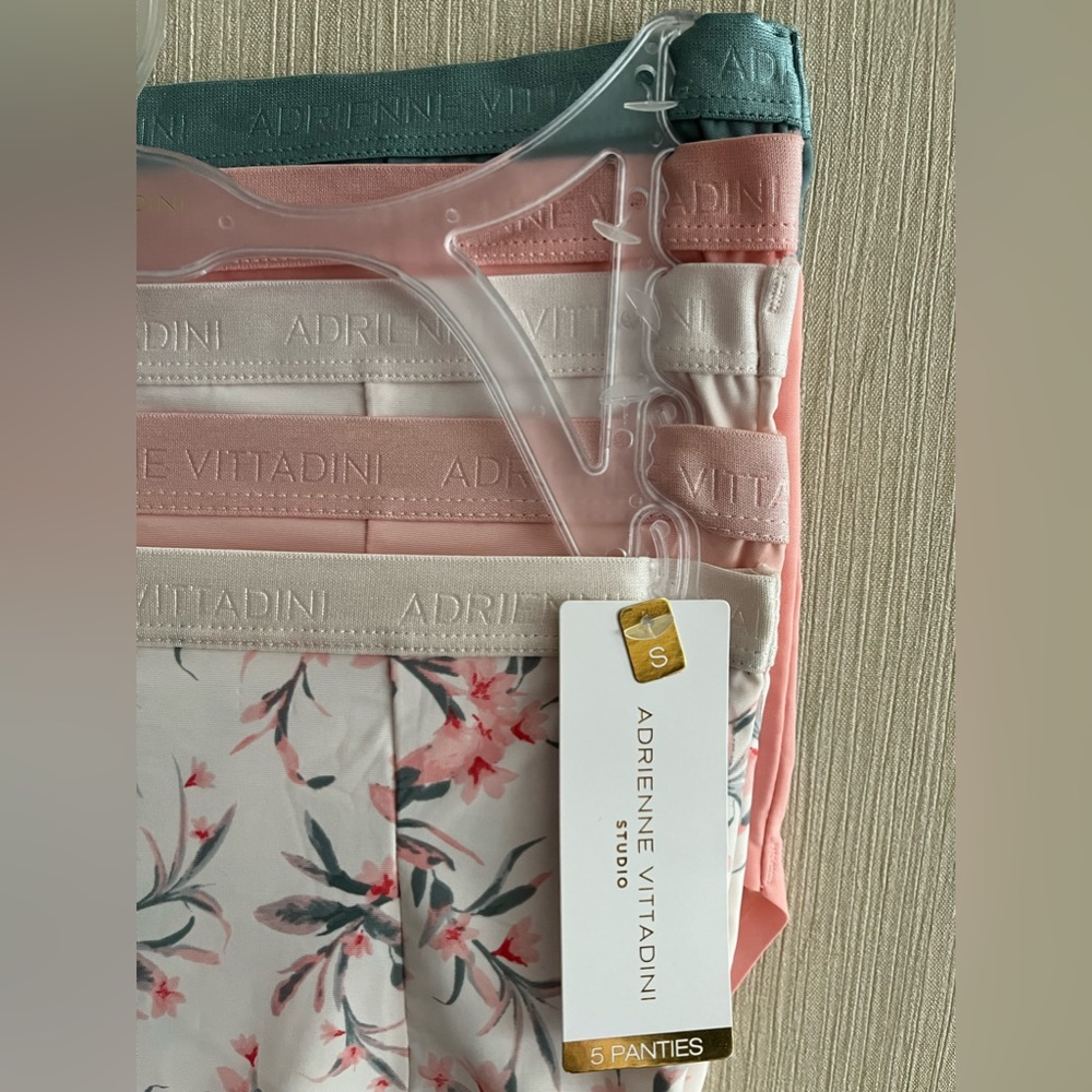 Adrienne Vittadini Silky Soft Laser Cut Tech Sealed No-Show 5 pc Panties set - Picture 5 of 8